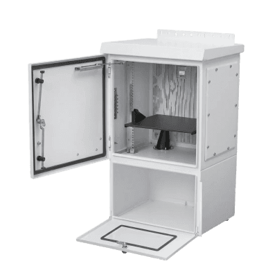 Gabinete Para Exterior OSP ComLine de 25 UR con espacio para Baterías, 700 mm de Ancho, 600 mm de Profundidad De Aluminio, Color Gris Claro Con Protección NEMA 4/12/4X/3/3R; IP66